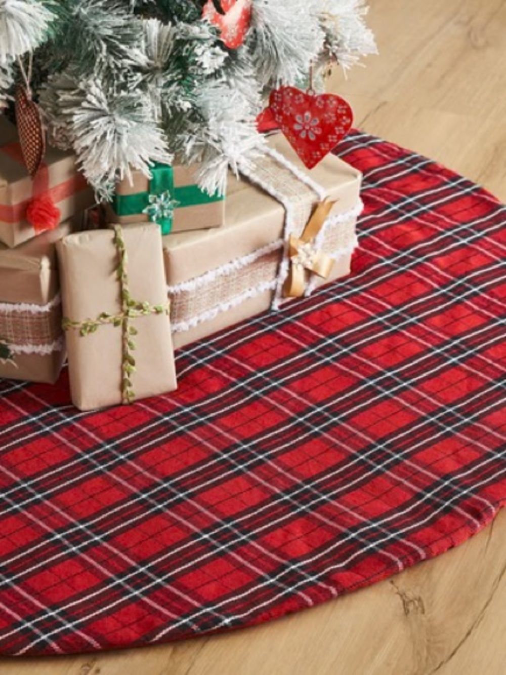 NWOT! Plaid Red Christmas Tree Skirt - Home Holiday